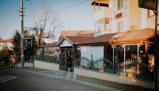 Görsel 1 : Erish Apart Hotel, Kandıra, Otelin Önü