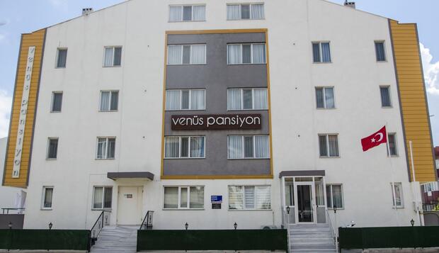 Görsel 1 : Venüs Pansiyon, Çanakkale, Otelin Önü