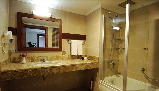 Görsel 23 : Amelia Beach Resort Hotel &amp; Spa, Manavgat, Tek Büyük veya İki Ayrı Yataklı Oda, Banyo