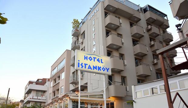 Görsel 1 : Hotel Istankoy Kusadasi, Kuşadası, Otelin Önü
