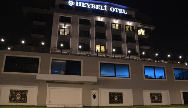 Heybeli Otel Bursa, Mudanya, Otelin Önü - Akşam/Gece