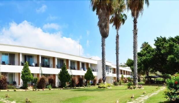 Görsel 1 : Marvel Tree Hotel, Bozyazı, Otelin Önü