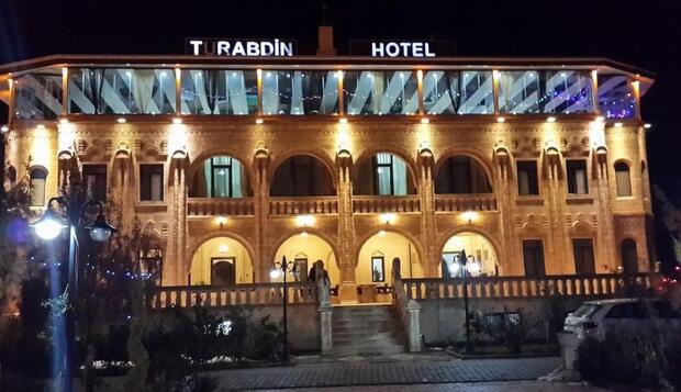 Görsel 2 : Turabdin Hotel, Midyat, Otelin Önü - Akşam/Gece