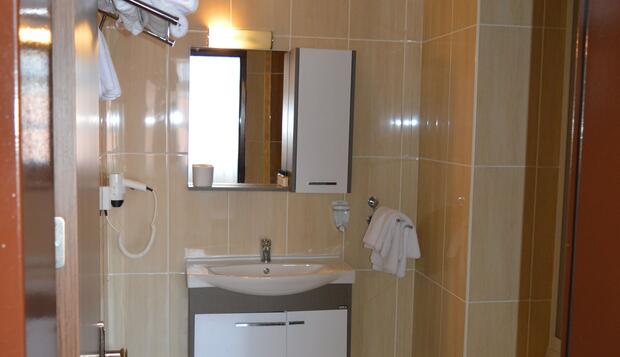 Görsel 19 : Kumluca Uygulama Oteli, Kumluca, Süit, 1 Yatak Odası, Banyo Lavabosu