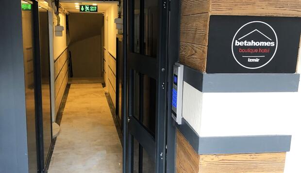 Görsel 2 : Beta Homes Boutique Hotel, İzmir, Otel Girişi
