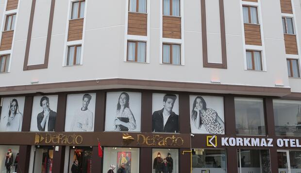 Korkmaz Otel, Merzifon, Otelin Önü