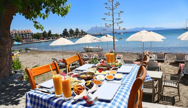 Kumluk Otel, Datça, Açık Havada Yemek
