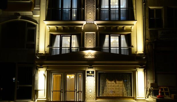 Görsel 1 : World Heritage Hotel Istanbul, İstanbul, Otelin Önü - Akşam/Gece