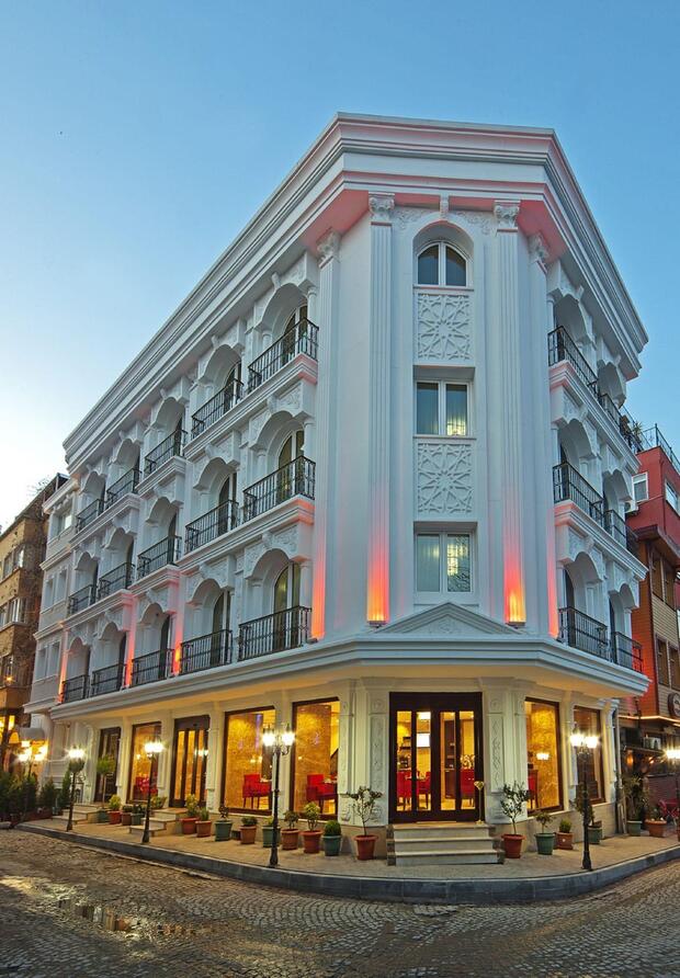 Görsel 1 : The Magnaura Palace Hotel - İstanbul - Bina