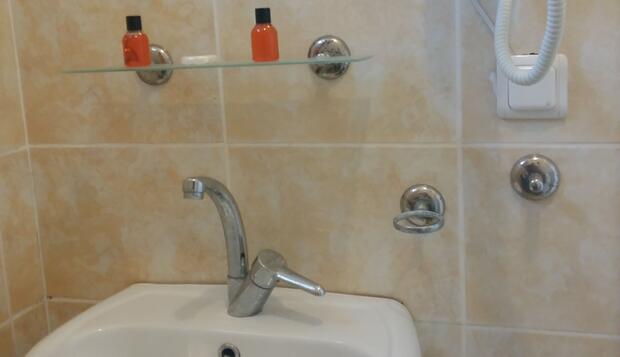 Görsel 7 : Kumbağ Green Garden Pansiyon, Tekirdağ, Üç Kişilik Oda, Balkon, Banyo Lavabosu