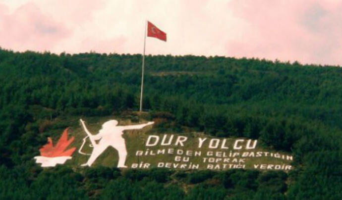 Dur Yolcu Anıtı