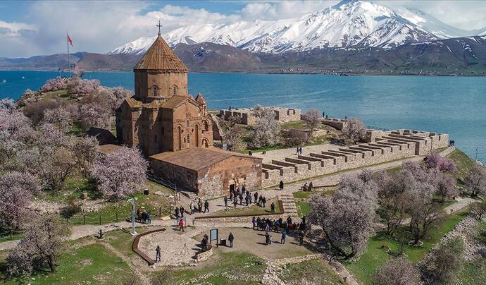 Akdamar Adası