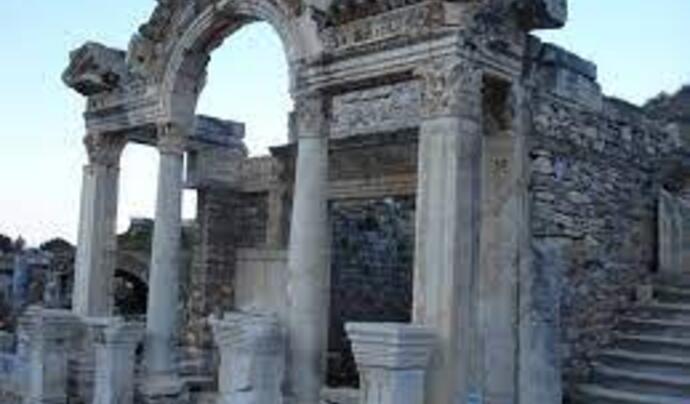 Efes Trajan Çeşmesi