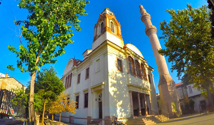 Saatli Camii