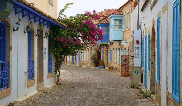 Alaçatı Kemalpaşa Caddesi