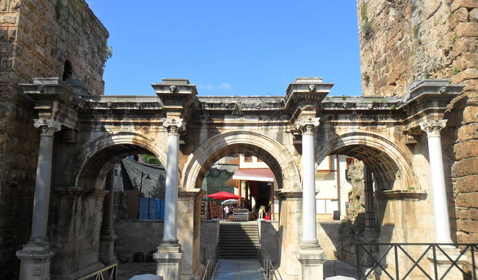 Hadrian Kapısı