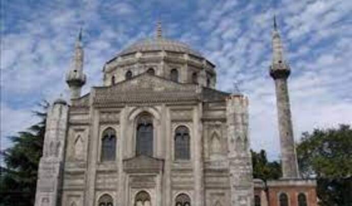 Pertevniyal Valide Sultan Camii