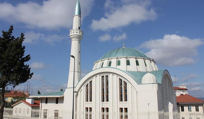 Aziz Mahmut Hüdayi Camii