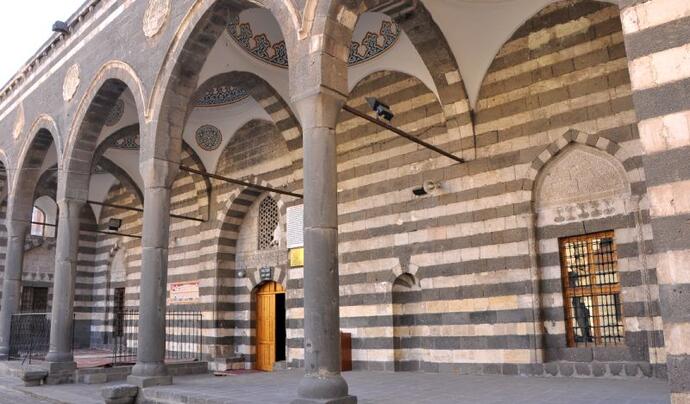 Parlı Safa Camii