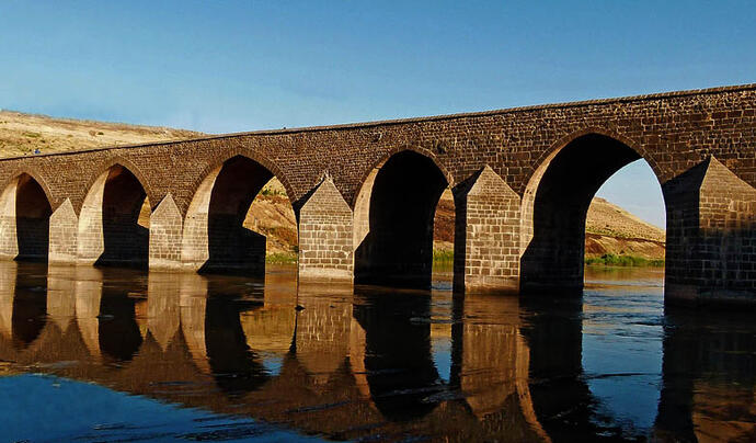 Dicle Köprüsü (On Gözlü Köprü)