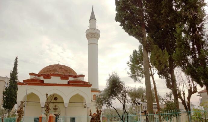 Üveys Paşa Cami