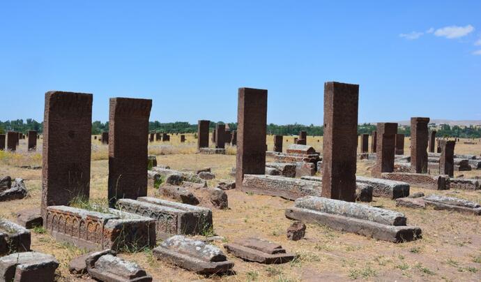 Ahlat Mezarlığı