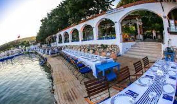 Paparazzi Restaurant Bar Beach Club