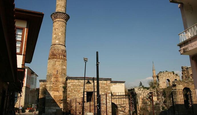 Kesik Minareli Camii