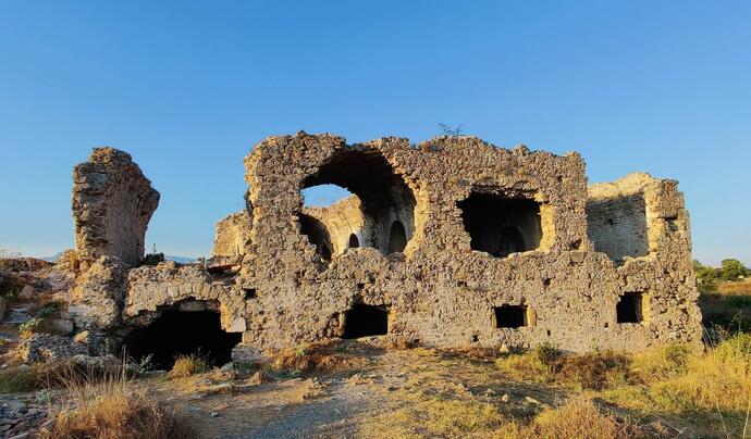 Bizans Hastanesi Antik Hospital