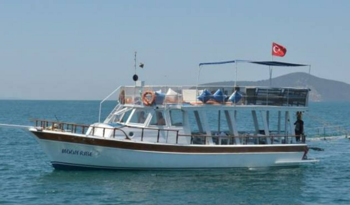 Moonrise Daily Boat Tour