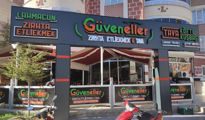 Güveneller Zırhda Etliekmek Tava