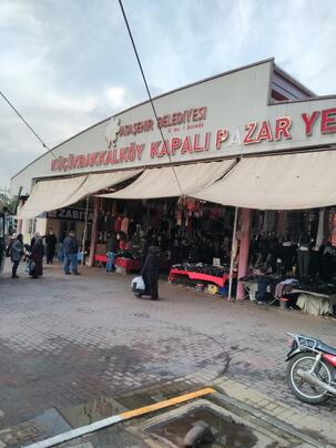 Küçükbakkalköy Semt Pazarı