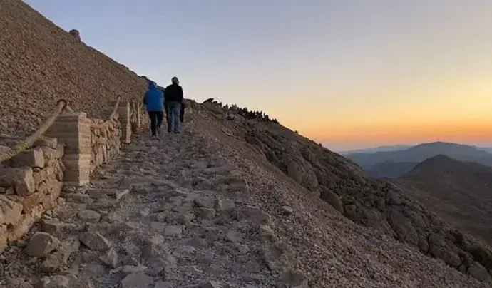 Nemrut Dağı'na Tırmanış