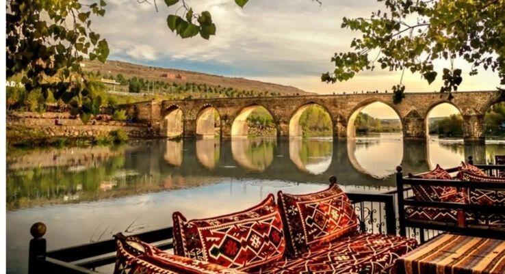 On gözlü köprü