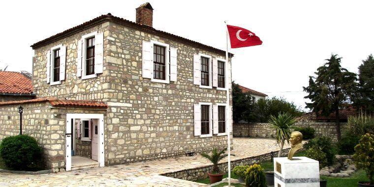 Türk Edebiyatına Damga Vurmuş İsimlerin Müze Evleri Rıfat Ilgaz müze evi