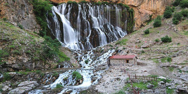 Kapuzbaşı Şelalesi