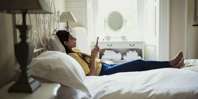 otel odasında telefondan ısıyı ayarlama