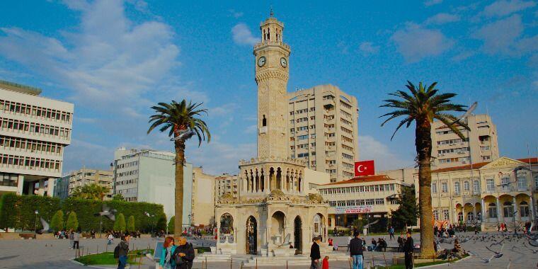 İzmir'in Yaşanılası Bir Şehir Olduğunun 12 Kanıtı izmir saat kulesi