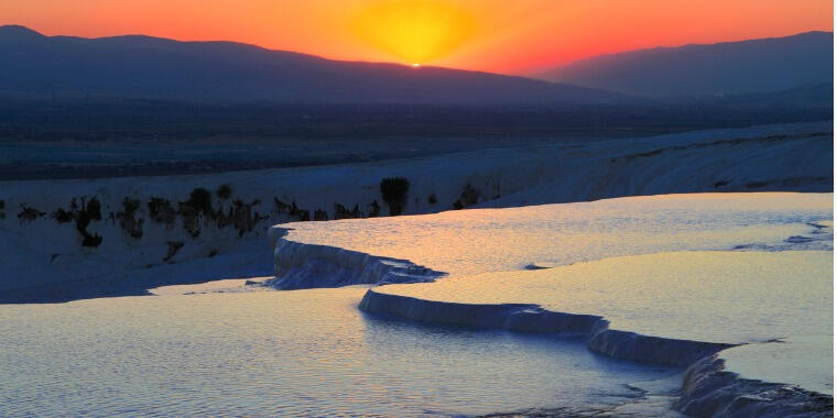 Bembeyaz Travertenler Diyarı: Pamukkale Hakkında Her Şey