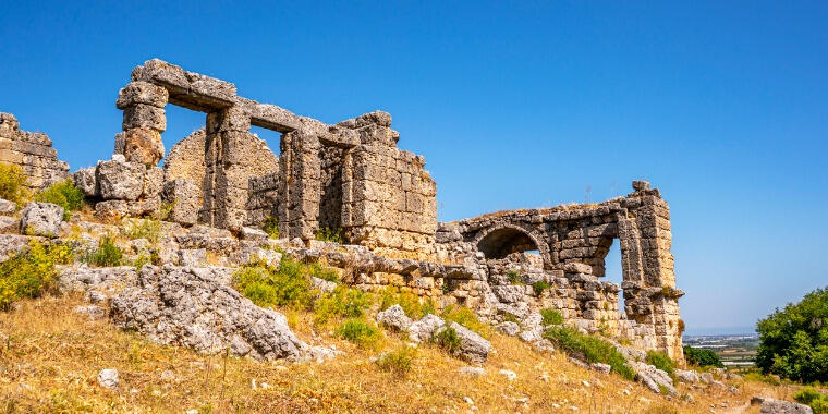 Antalya'nın Saklı Hazinesi: Uçansu Şelalesi ve Sillyon Antik Kenti