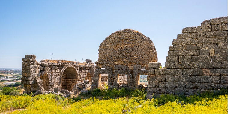 Antalya'nın Saklı Hazinesi: Uçansu Şelalesi ve Sillyon Antik Kenti
