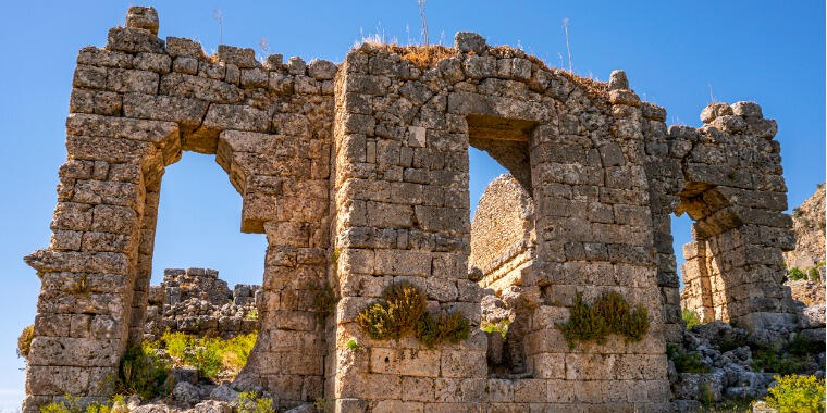 Antalya'nın Saklı Hazinesi: Uçansu Şelalesi ve Sillyon Antik Kenti