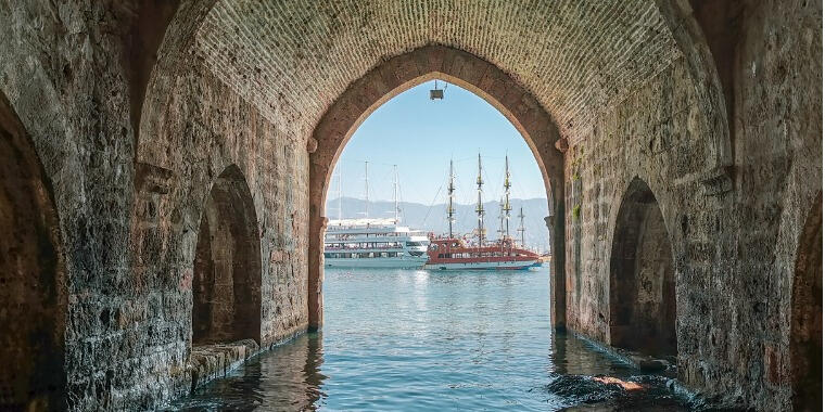 Antalya’yı Bir Kitap ve Bir Film Eşliğinde Keşfedin