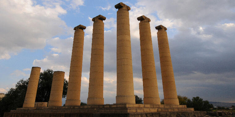 İzmir'i Tarihi Antik Kalıntılar Eşliğinde Keşfedin