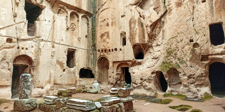 Niğde'nin Tarihi Hazinesi: Gümüşler Manastırı