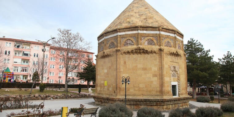 Niğde'nin Tarihi Hazinesi: Gümüşler Manastırı