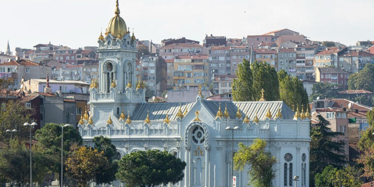 Mimarisiyle İstanbul’un En Farklı Kilisesi: Sveti Stefan Kilisesi (Demir Kilise)