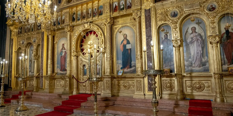 Mimarisiyle İstanbul’un En Farklı Kilisesi: Sveti Stefan Kilisesi (Demir Kilise)