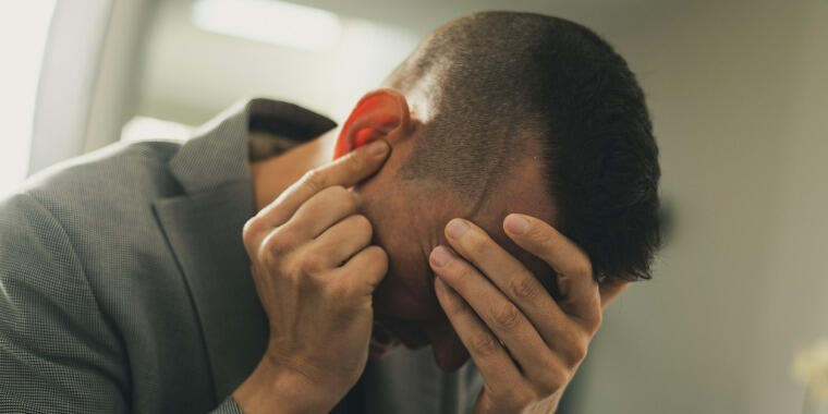 Uçakta Kulak Ağrısı, Tıkanması Neden Olur Ve Yapılması Gerekenler