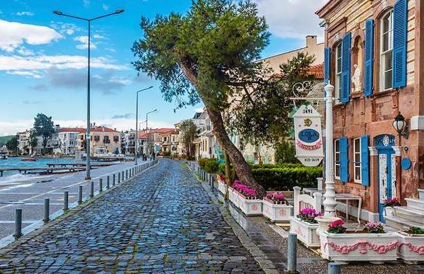 Masmavi Denizinde Ruhunu Dinlendirmek İsteyenlere: 3 Günlük Foça Tatili